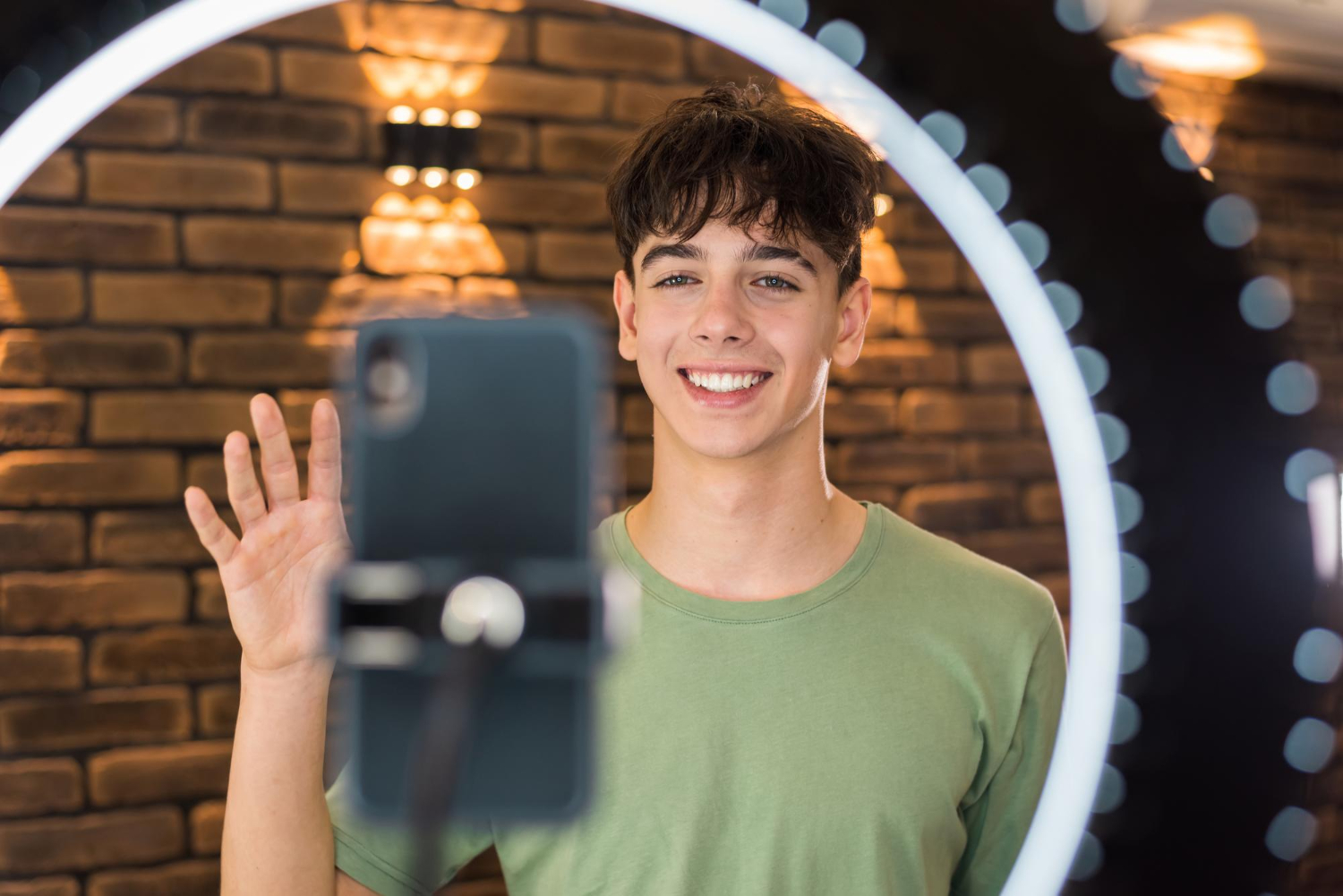 Registrar tu marca como creador en España en 2026: cuándo merece la pena y cómo hacerlo en la OEPM